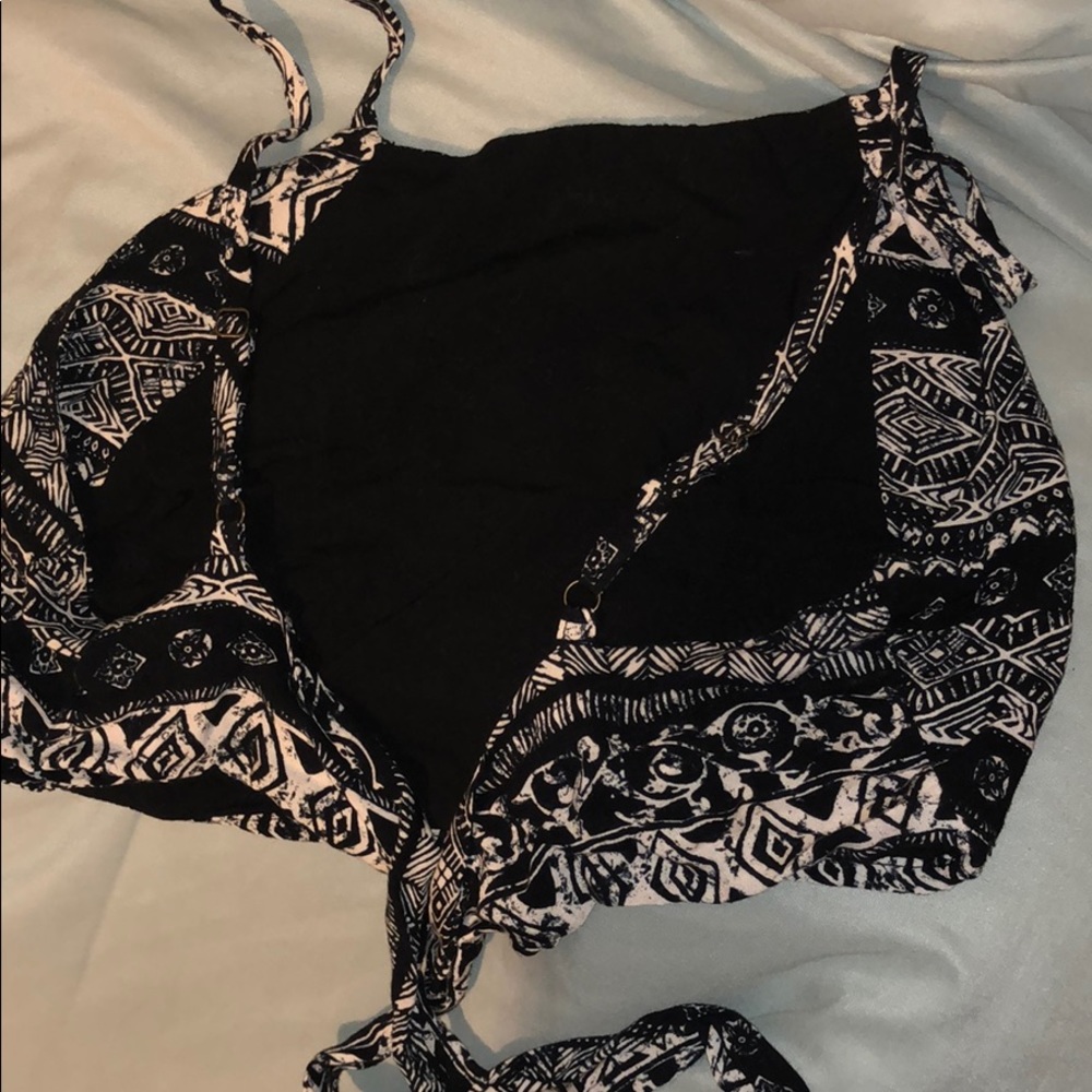 Patterned Crop Top - Picture 2 of 3